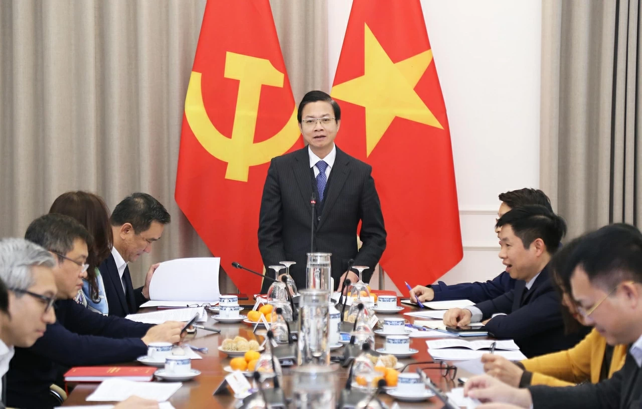 Trưởng Tiểu ban Lễ tân, Thứ trưởng Bộ Ngoại giao Ngô Lê Văn phát biểu tại cuộc họp. (Ảnh: Thành Long) Trưởng Tiểu ban Lễ tân, Thứ trưởng Bộ Ngoại giao Ngô Lê Văn phát biểu tại cuộc họp. (Ảnh: Thành Long)