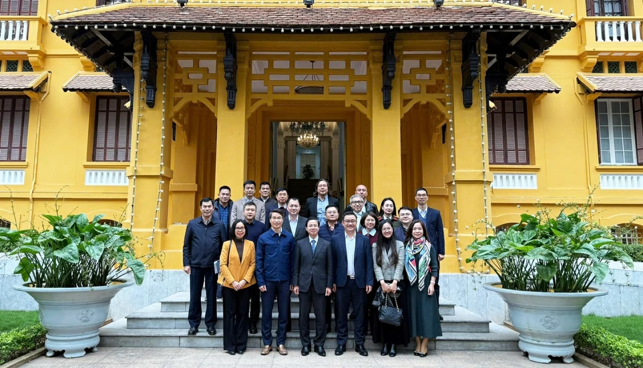 Các thành viên trực thuộc Tiểu ban Lễ tân chụp bức ảnh lưu niệm. 