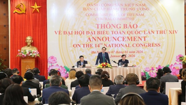 FM Le Hoai Trung briefs Diplomatic Missions and International Organizations on preparations for the 14th National Party Congress