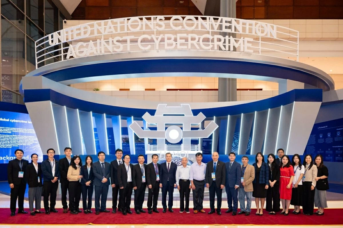 Tập thể Vụ Luật ph&aacute;p v&agrave; Điều ước quốc tế. (Ảnh: Th&agrave;nh Long)