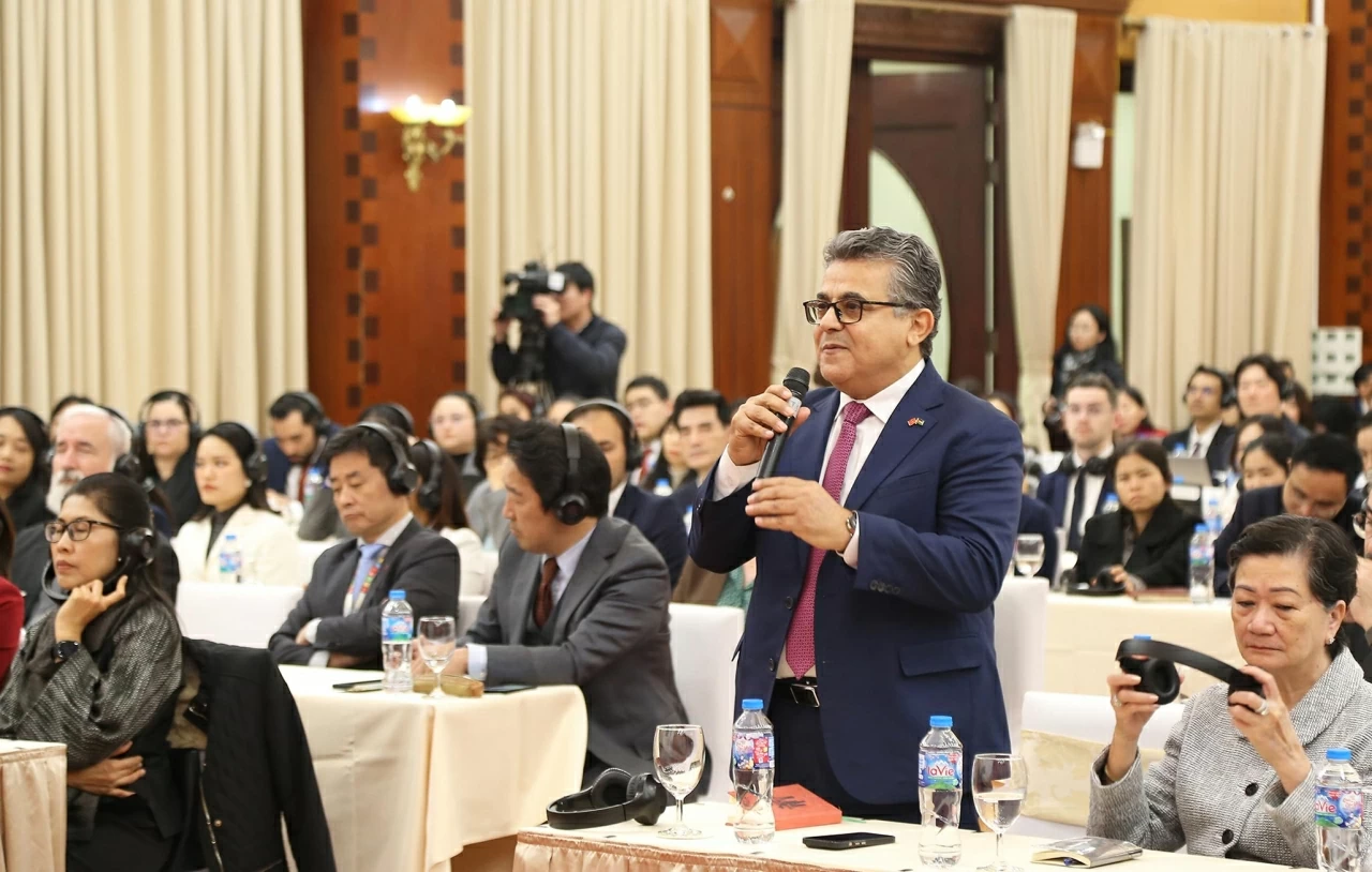 Đại sứ Palestine tại Việt Nam Saadi Salama tin tưởng Đại hội Đảng toàn quốc lần thứ XIV sẽ đưa ra những quyết sách mang lại nhiều lợi ích cho nhân dân VIieetjNam. (Ảnh: Thành Long)