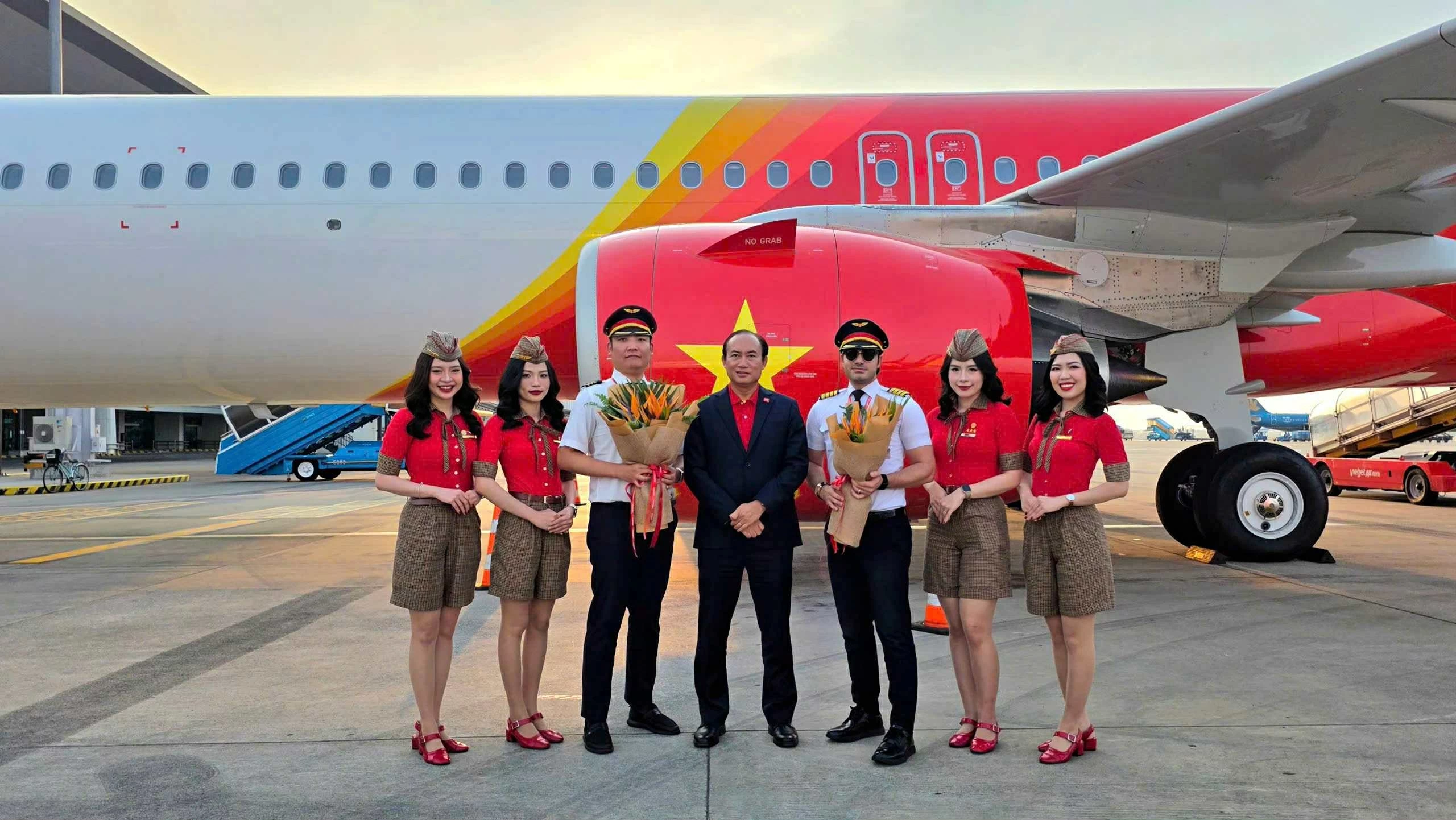 Vietjet liên tục đón tàu bay mới, tăng chuyến phục vụ cao điểm Tết 2026 Vietjet liên tục đón tàu bay mới, tăng chuyến phục vụ cao điểm Tết 2026