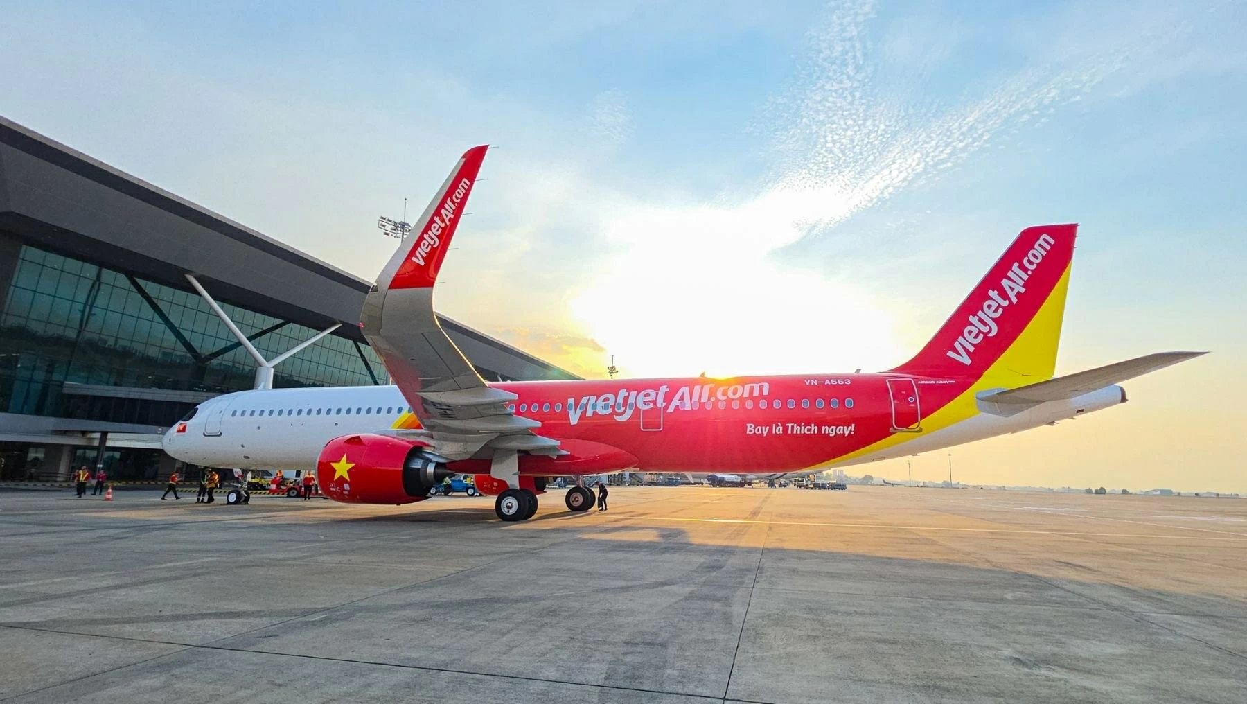 Vietjet liên tục đón tàu bay mới, tăng chuyến phục vụ cao điểm Tết 2026 Vietjet liên tục đón tàu bay mới, tăng chuyến phục vụ cao điểm Tết 2026