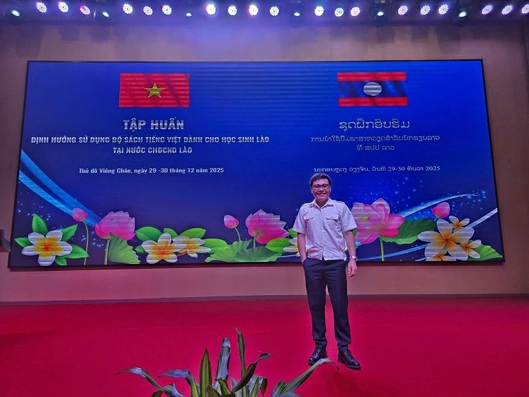 Thầy giáo Việt tin tưởng vào thành công rực rỡ của Đại hội Đảng lần thứ XIV