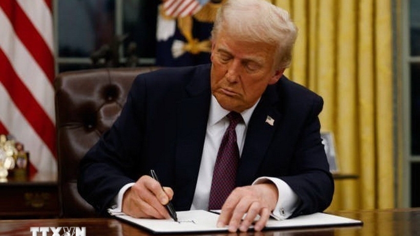 Điểm tin thế giới sáng 8/1: Mỹ tăng ngân sách quốc phòng khổng lồ, Nhật Bản phản đối giàn khoan Trung Quốc, Nga điều tàu ngầm hộ tống tàu chở dầu