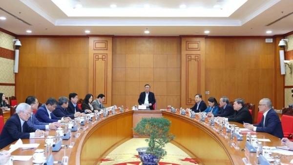 Secretariat Standing Member Tran Cam Tu chairs meeting to review preparation for 14th National Party Congress