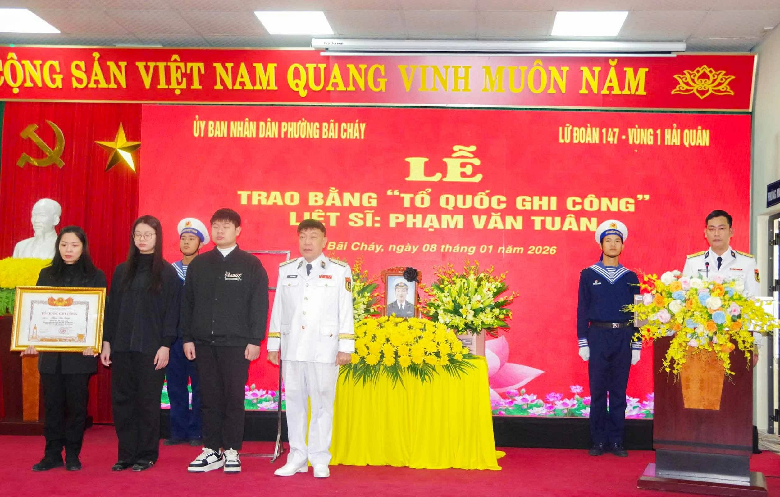 Trao Bằng Tổ quốc ghi công cho chiến sĩ Hải quân hy sinh tại Trường Sa Trao Bằng Tổ quốc ghi công cho chiến sĩ Hải quân hy sinh tại Trường Sa