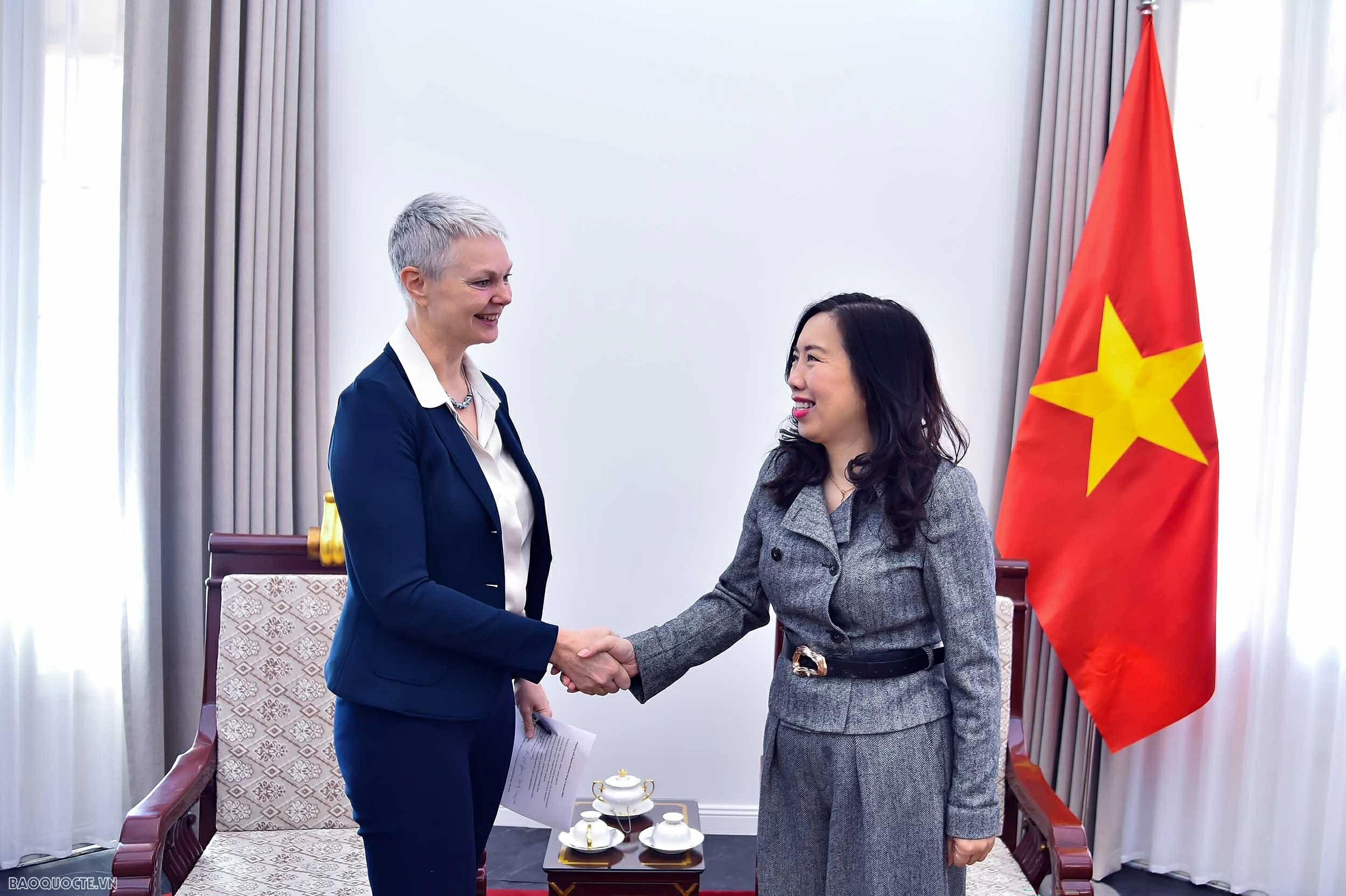 Thứ trưởng Ngoại giao Lê Thị Thu Hằng tiếp Đại sứ Na Uy Thứ trưởng Ngoại giao Lê Thị Thu Hằng tiếp Đại sứ Na Uy