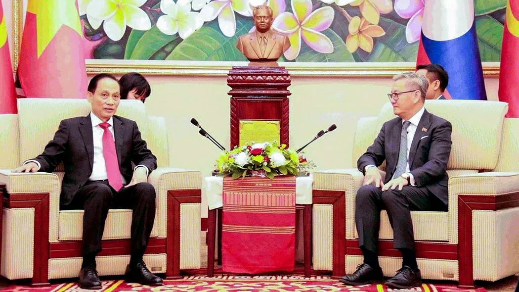 Đặc phái viên của Tổng Bí thư Tô Lâm, đồng chí Lê Hoài Trung, BTTWĐ, Bộ trưởng Ngoại giao sang chúc mừng Đại hội lần thứ XII Đảng NDCM Lào Đặc phái viên của Tổng Bí thư Tô Lâm, đồng chí Lê Hoài Trung, BTTWĐ, Bộ trưởng Ngoại giao sang chúc mừng Đại hội lần thứ XII Đảng NDCM Lào