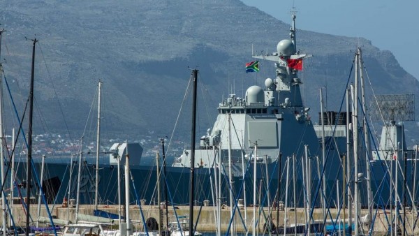 Trung Quốc và Iran điều tàu chiến đến Nam Phi, chuẩn bị tham gia tập trận chung BRICS