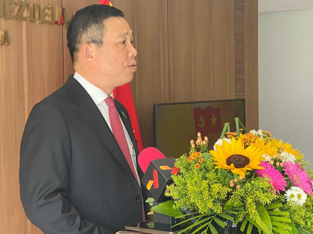 Nhiều nhà báo Venezuela bày tỏ sự quan tâm sâu sắc tới Đại hội XIV của Đảng Cộng sản Việt Nam Nhiều nhà báo Venezuela bày tỏ sự quan tâm sâu sắc tới Đại hội XIV của Đảng Cộng sản Việt Nam