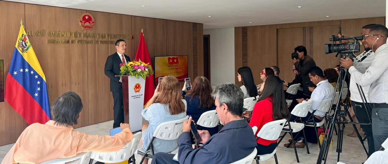 Nhiều nhà báo Venezuela bày tỏ sự quan tâm sâu sắc tới Đại hội XIV của Đảng Cộng sản Việt Nam