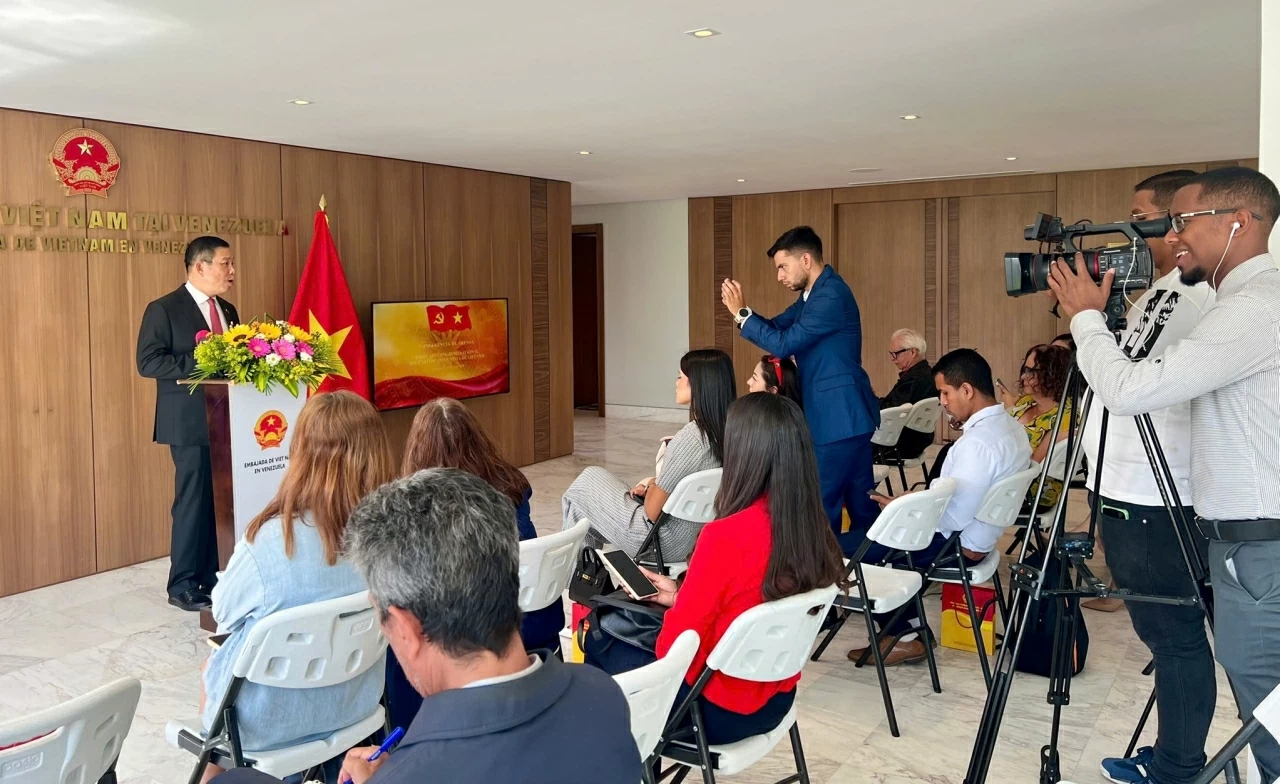 Nhiều nhà báo Venezuela bày tỏ sự quan tâm sâu sắc tới Đại hội XIV của Đảng Cộng sản Việt Nam