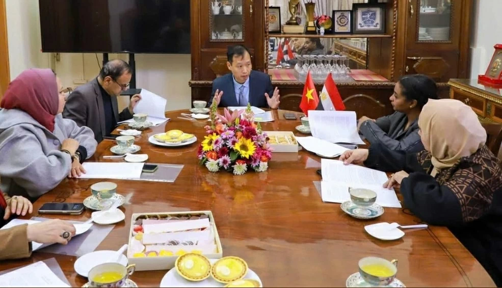 Đại sứ Việt Nam tại Ai Cập Nguyễn Nam Dương đã chủ trì buổi gặp mặt các phóng viên, báo chí Ai Cập để thông tin về Đại hội đại biểu toàn quốc lần thứ XIV của Đảng Đại sứ Việt Nam tại Ai Cập Nguyễn Nam Dương đã chủ trì buổi gặp mặt các phóng viên, báo chí Ai Cập để thông tin về Đại hội đại biểu toàn quốc lần thứ XIV của Đảng