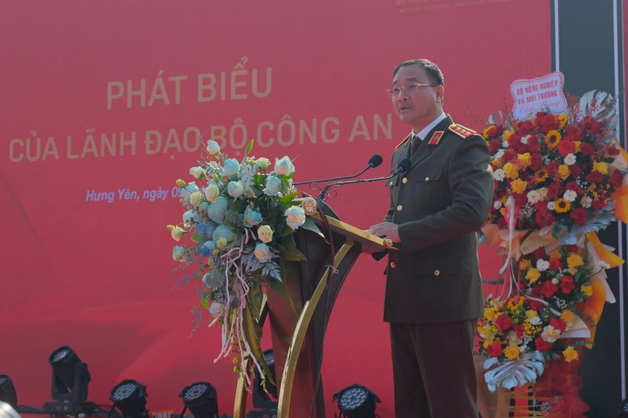 Trao quyết định của Chủ tịch nước cho 3 sĩ quan Công an nhân dân tham gia gìn giữ hòa bình Liên hợp quốc Trao quyết định của Chủ tịch nước cho 3 sĩ quan Công an nhân dân tham gia gìn giữ hòa bình Liên hợp quốc