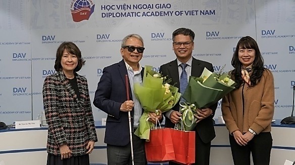 Khan Academy Vietnam and Diplomatic Academy to promote AI integration in teaching