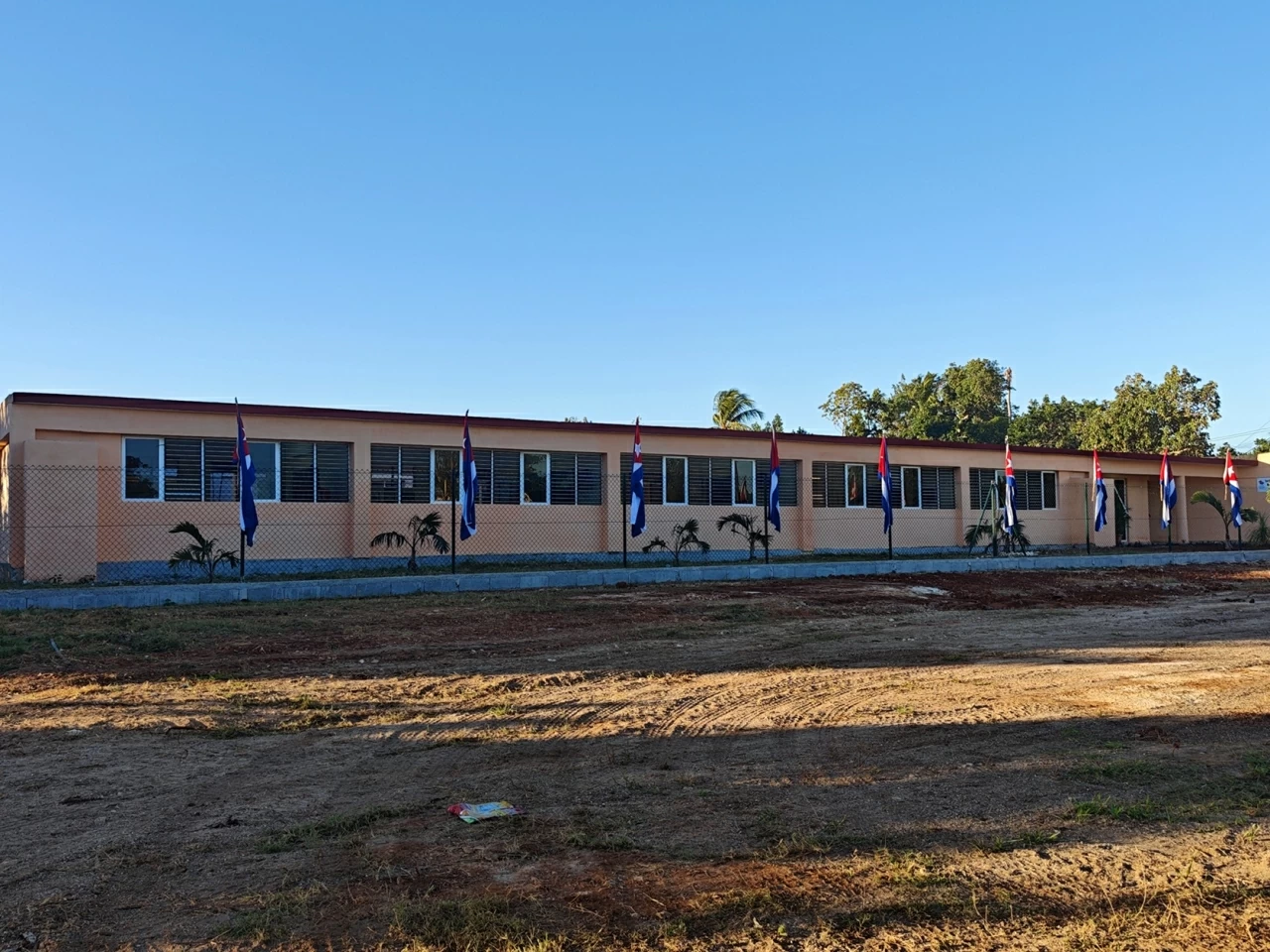 Khánh thành Trường Tiểu học do Việt Nam tại trợ tại làng Bến Tre, Cuba