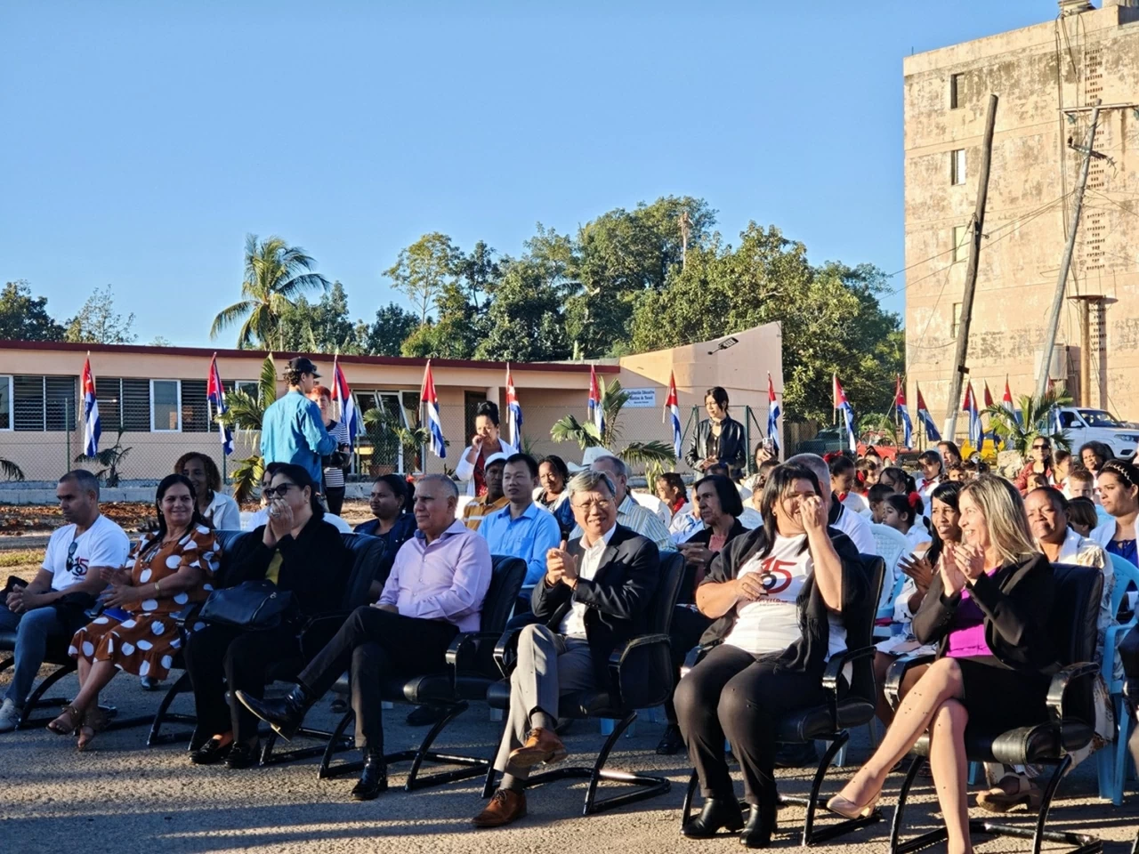 Khánh thành Trường Tiểu học do Việt Nam tại trợ tại làng Bến Tre, Cuba