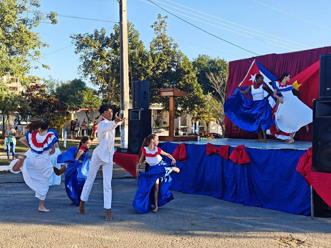 Khánh thành Trường Tiểu học do Việt Nam tại trợ tại làng Bến Tre, Cuba Khánh thành Trường Tiểu học do Việt Nam tại trợ tại làng Bến Tre, Cuba