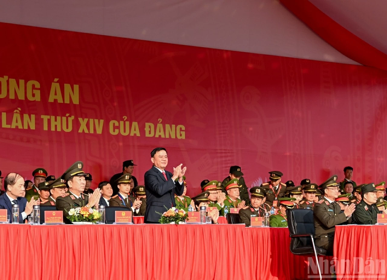 Thường trực Ban Bí thư Trần Cẩm Tú dự Lễ xuất quân bảo vệ an ninh trật tự phục vụ Đại hội XIV của Đảng