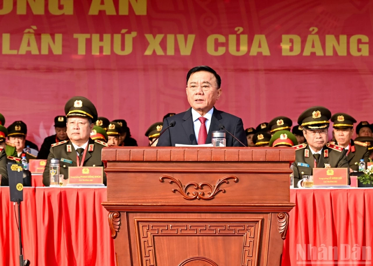 Thường trực Ban Bí thư Trần Cẩm Tú dự Lễ xuất quân bảo vệ an ninh trật tự phục vụ Đại hội XIV của Đảng