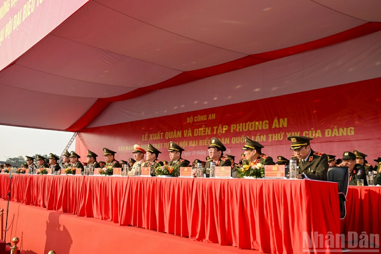 Thường trực Ban Bí thư Trần Cẩm Tú dự Lễ xuất quân bảo vệ an ninh trật tự phục vụ Đại hội XIV của Đảng