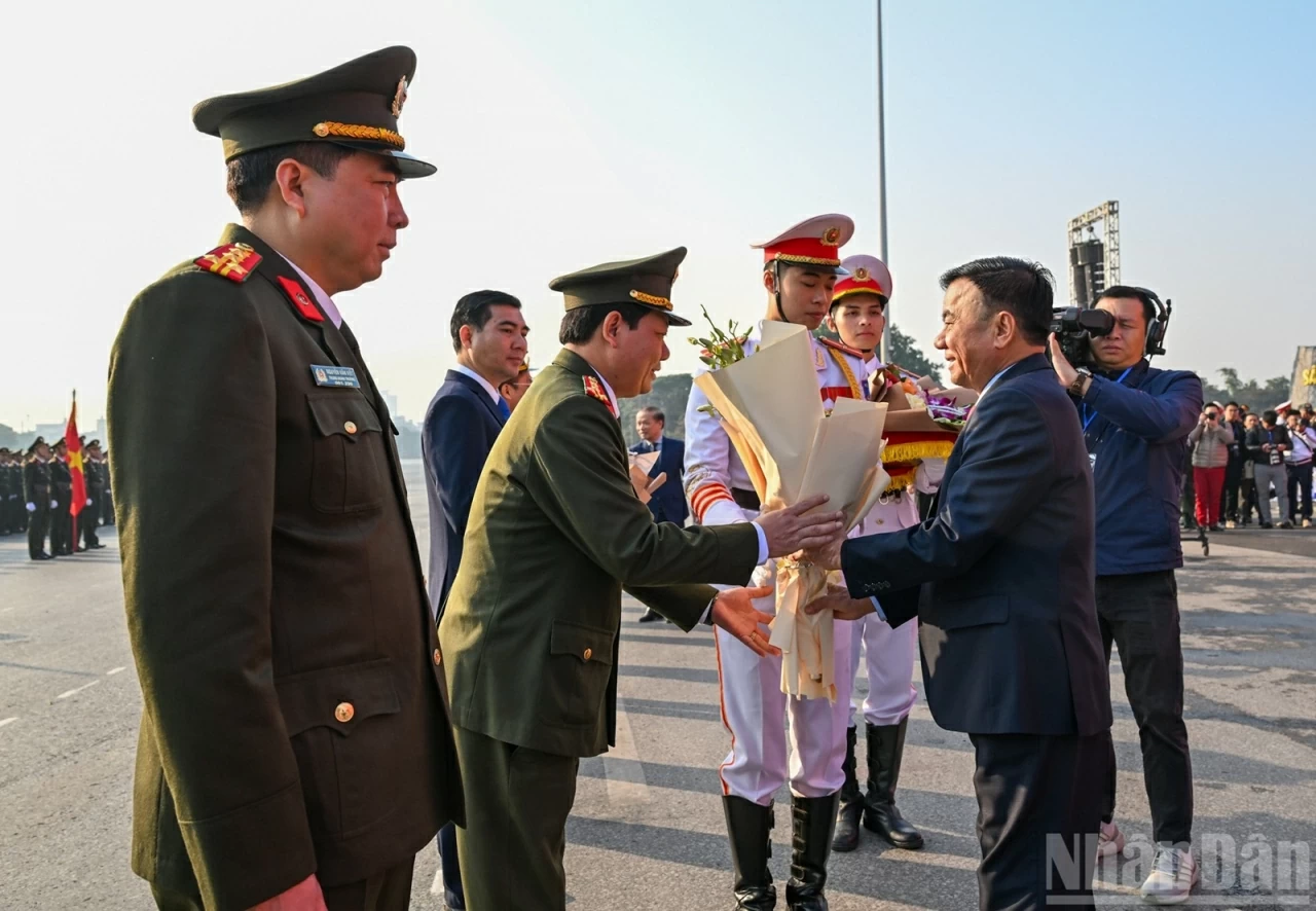 Thường trực Ban Bí thư Trần Cẩm Tú dự Lễ xuất quân bảo vệ an ninh trật tự phục vụ Đại hội XIV của Đảng