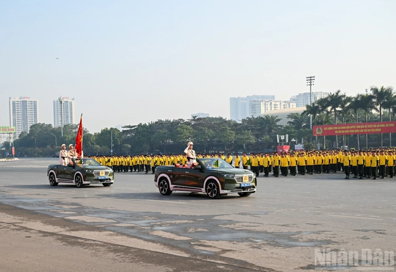 Thường trực Ban Bí thư Trần Cẩm Tú dự Lễ xuất quân bảo vệ an ninh trật tự phục vụ Đại hội XIV của Đảng