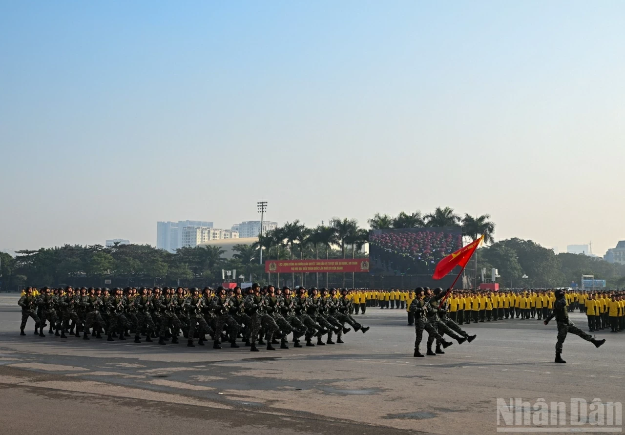 Thường trực Ban Bí thư Trần Cẩm Tú dự Lễ xuất quân bảo vệ an ninh trật tự phục vụ Đại hội XIV của Đảng