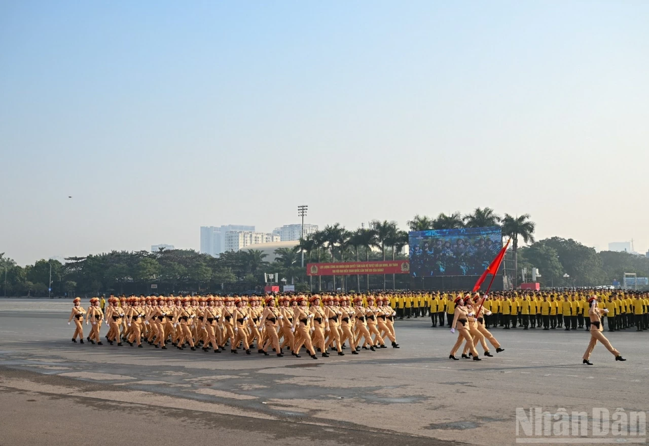 Thường trực Ban Bí thư Trần Cẩm Tú dự Lễ xuất quân bảo vệ an ninh trật tự phục vụ Đại hội XIV của Đảng