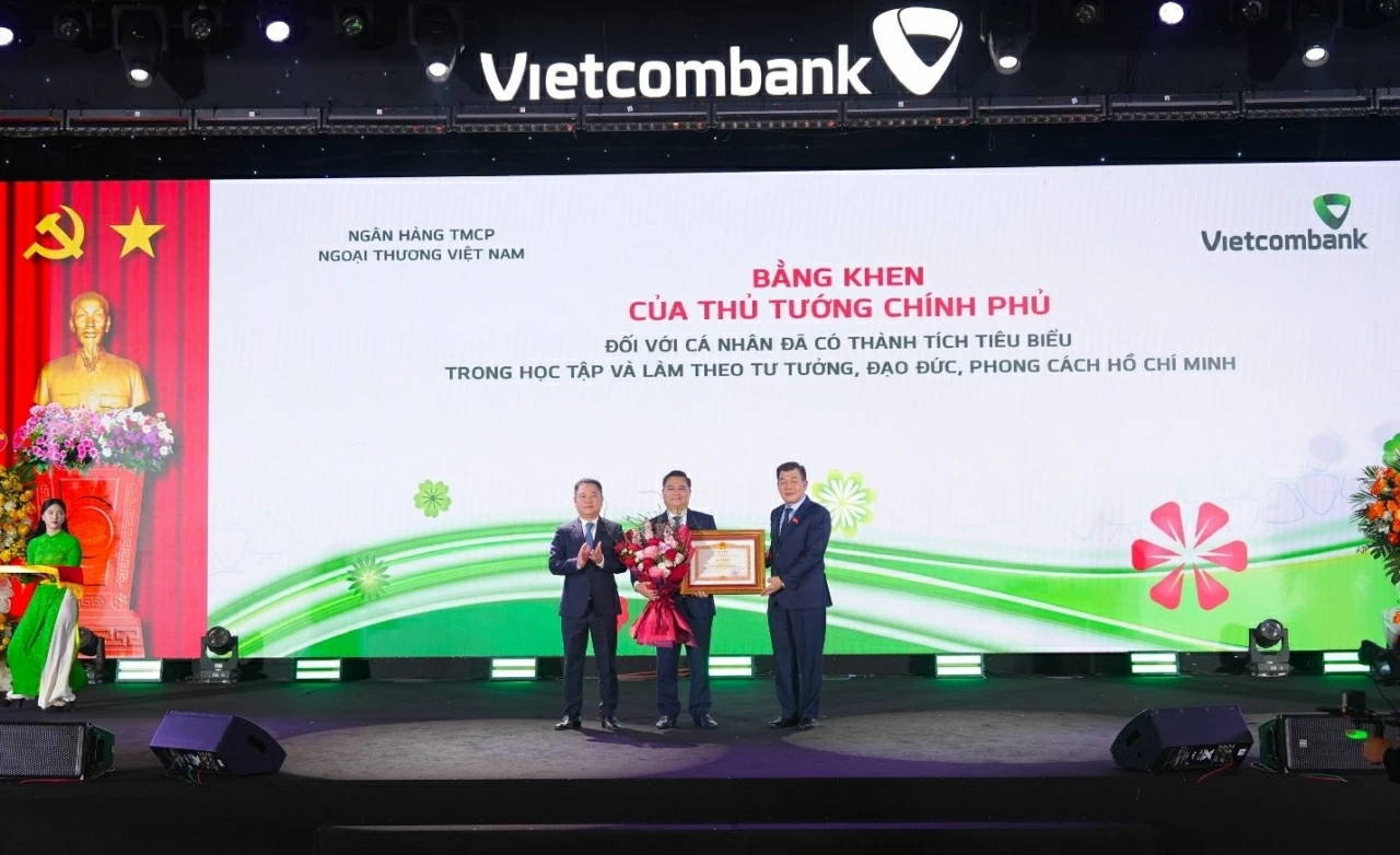 Vietcombank năm 2025: Bản lĩnh ngân hàng trụ cột trong chu kỳ vượt lên thách thức để kiến tạo cho phát triển Vietcombank năm 2025: Bản lĩnh ngân hàng trụ cột trong chu kỳ vượt lên thách thức để kiến tạo cho phát triển