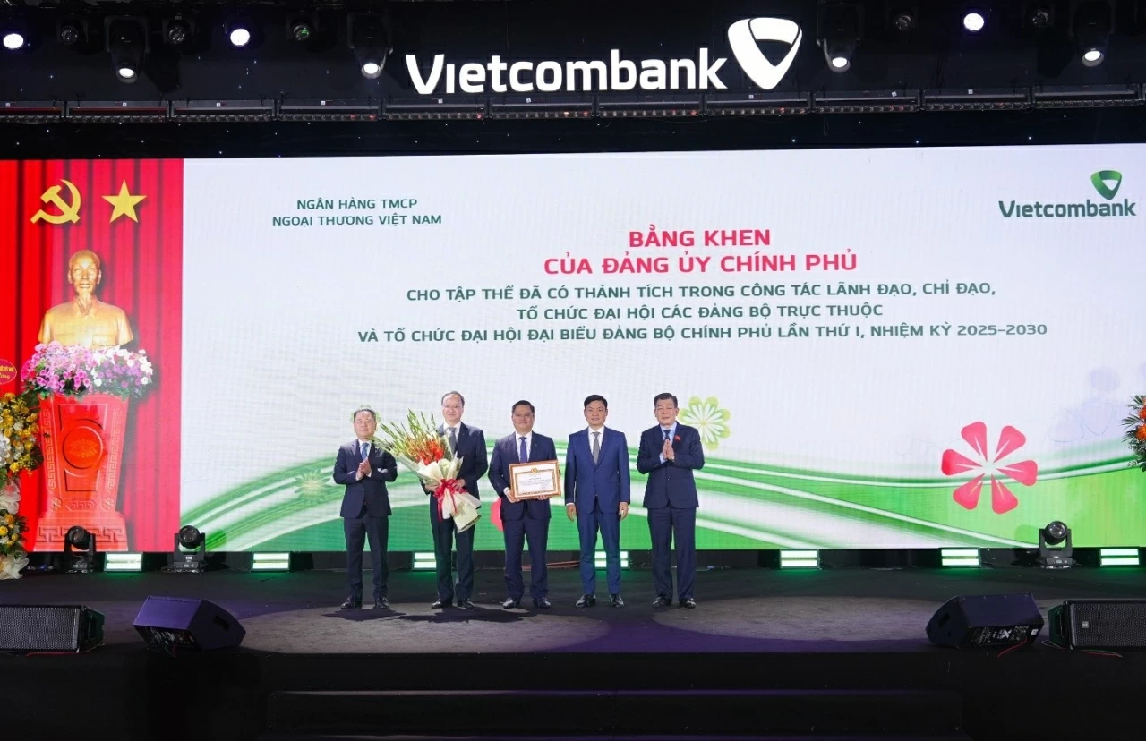 Vietcombank thể hiện bản lĩnh tập đoàn tài chính dẫn đầu, đóng góp kiến tạo phát triển đất nước Vietcombank thể hiện bản lĩnh tập đoàn tài chính dẫn đầu, đóng góp kiến tạo phát triển đất nước