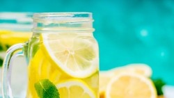 Những nhóm người được khuyên nên thường xuyên uống nước chanh ấm sau bữa sáng