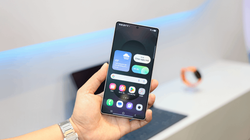 Galaxy S26 Ultra gây chú ý khi có thể sạc từ 0% lên 75% chỉ trong 30 phút. Galaxy S26 Ultra gây chú ý khi có thể sạc từ 0% lên 75% chỉ trong 30 phút.