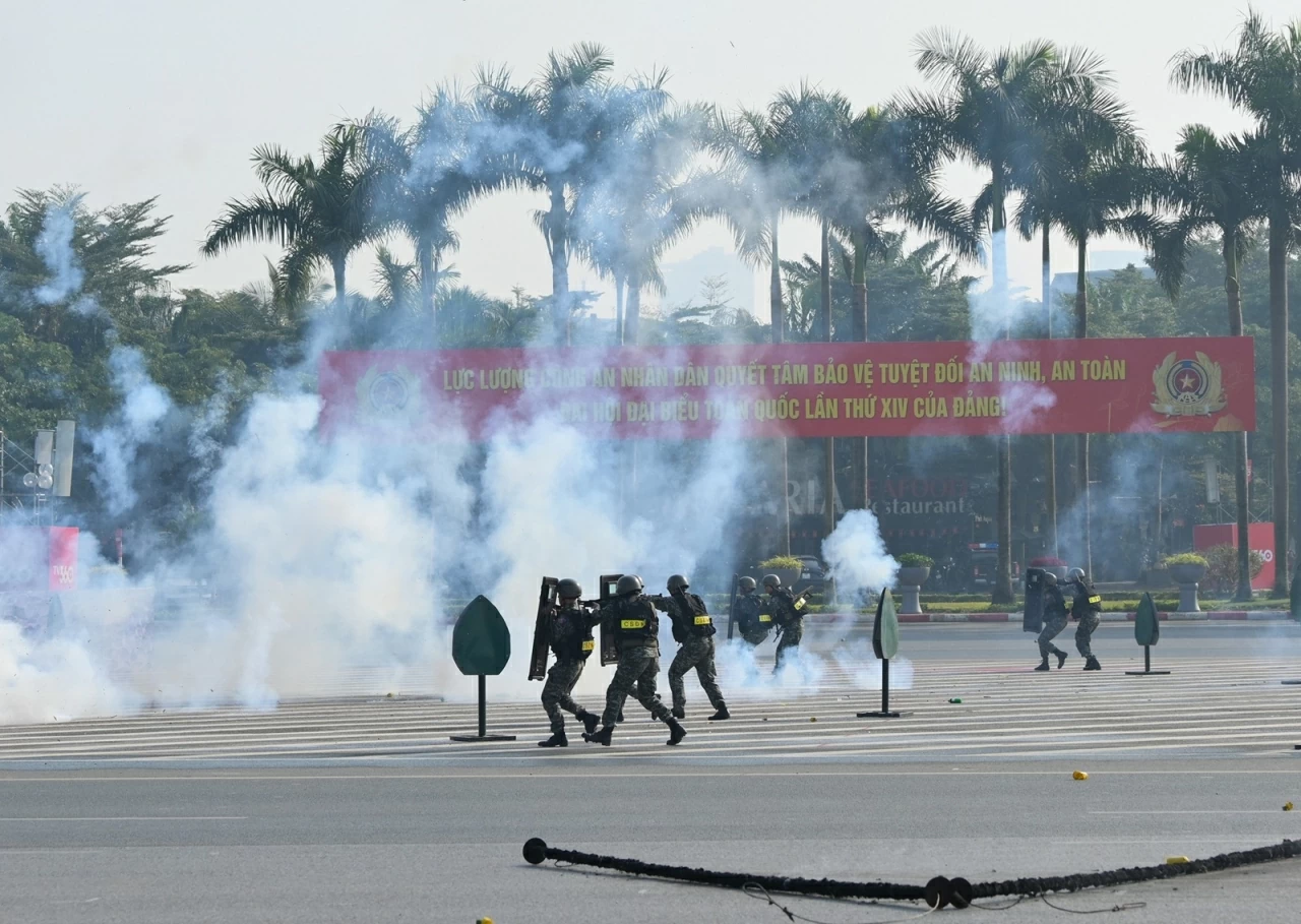 Lực lượng Công an nhân dân xuất quân bảo vệ Đại hội XIV của Đảng Lực lượng Công an nhân dân xuất quân bảo vệ Đại hội XIV của Đảng
