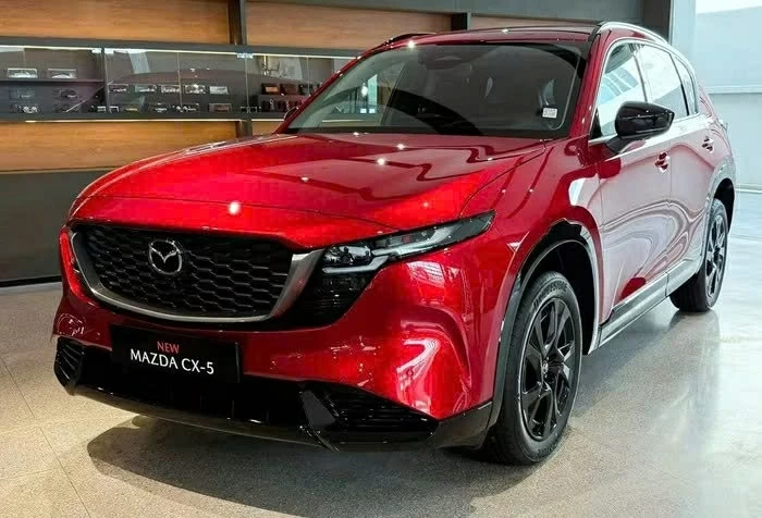 Tại Việt Nam, CX-5 vẫn giữ vai trò “át chủ bài” của Mazda khi liên tục dẫn đầu doanh số phân khúc trong nhiều năm.