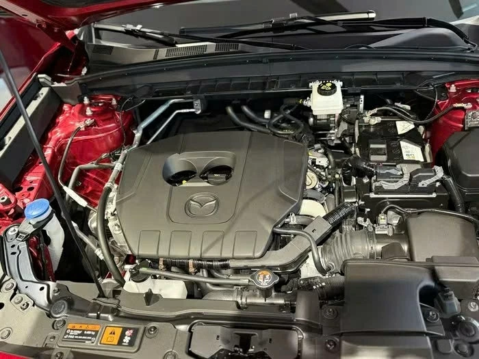 CX-5 thế hệ mới tiếp tục dùng động cơ xăng SkyActiv-G 2.5L. CX-5 thế hệ mới tiếp tục dùng động cơ xăng SkyActiv-G 2.5L.