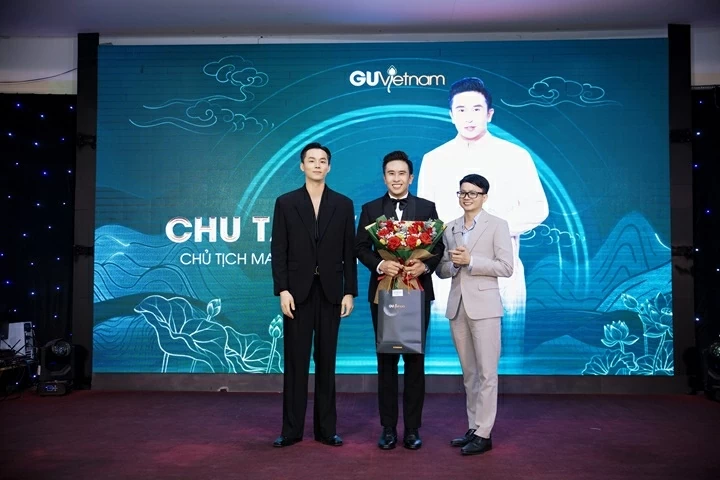 Á vương Manhunt Vietnam Vũ Linh Á vương Manhunt International Vũ Linh và ca, nhạc sĩ Ssay Huỳnh về chung một nhà