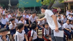 Học sinh hỗ trợ cải thiện nguồn nước tại trường học