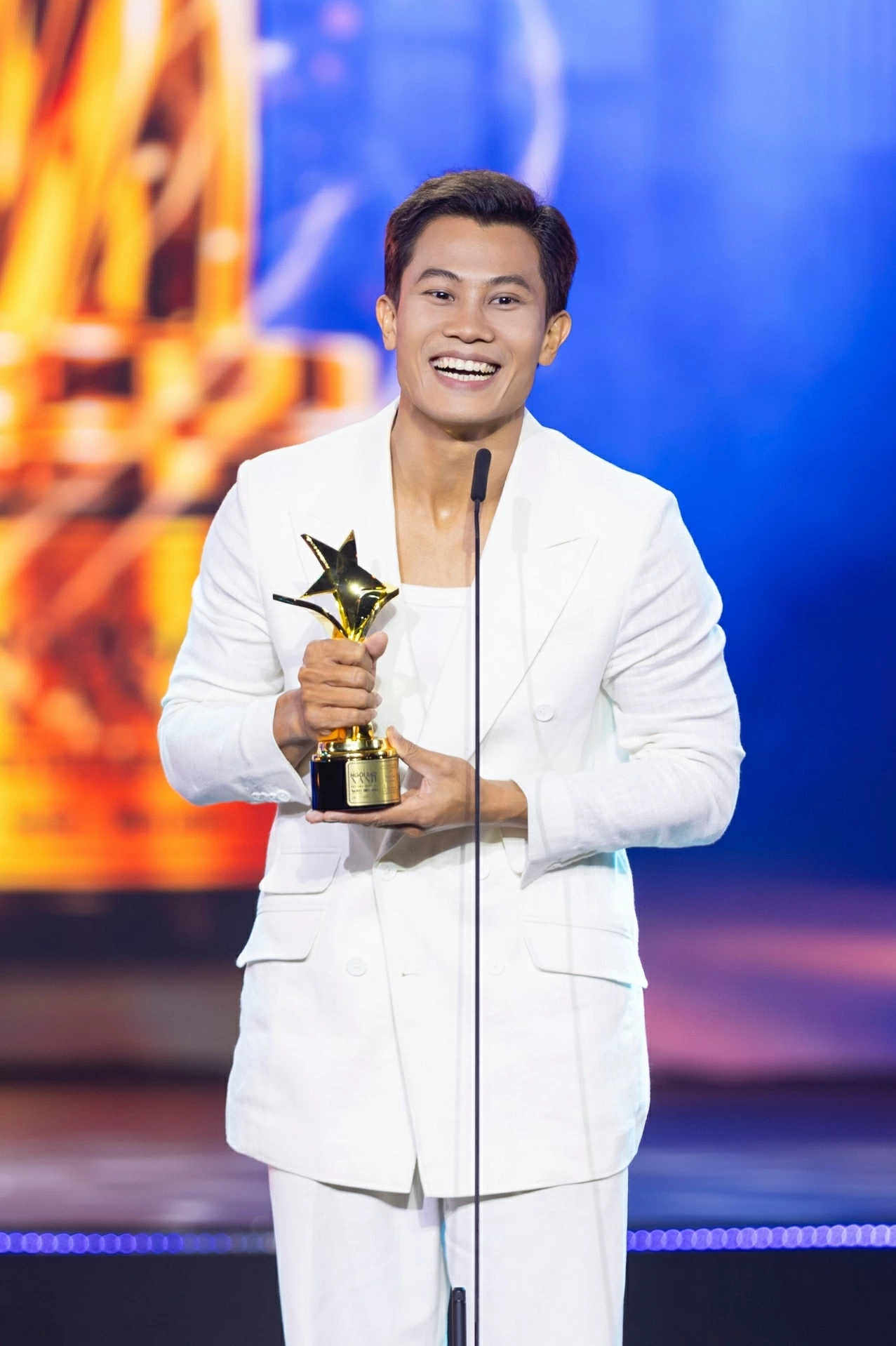 Phim Mưa đỏ thắng lớn tại Ngôi sao xanh 2025 Phim Mưa đỏ thắng lớn tại Ngôi sao xanh 2025