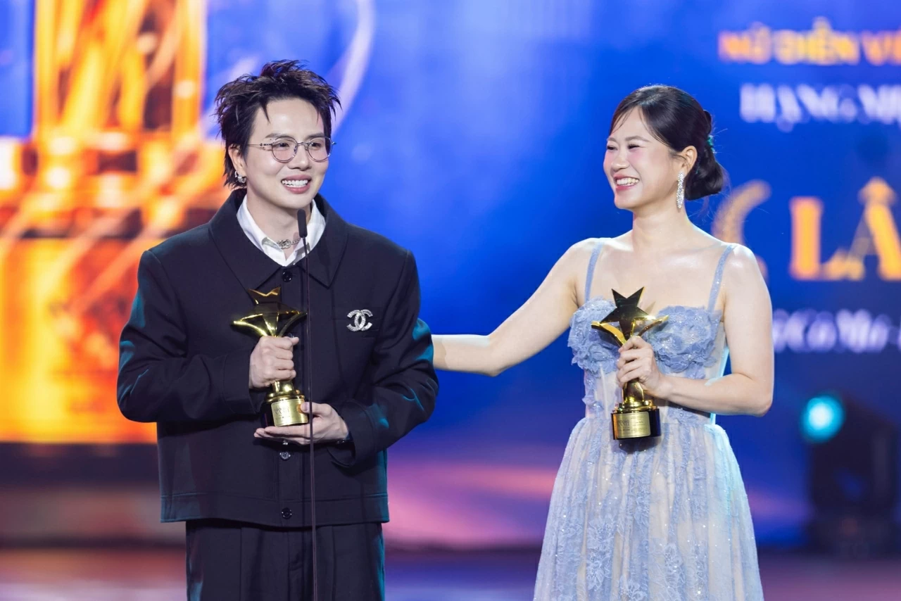 Phim Mưa đỏ thắng lớn tại Ngôi sao xanh 2025 Phim Mưa đỏ thắng lớn tại Ngôi sao xanh 2025