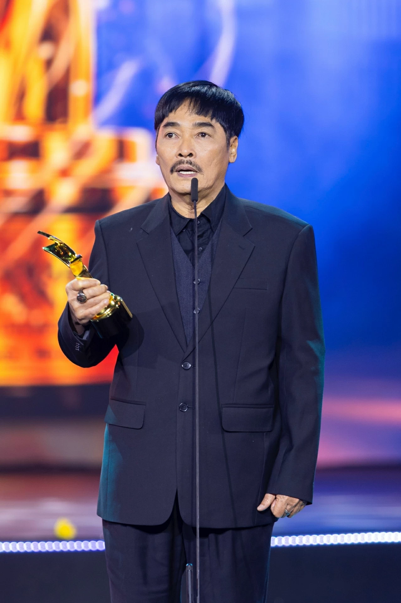 Phim Mưa đỏ thắng lớn tại Ngôi sao xanh 2025