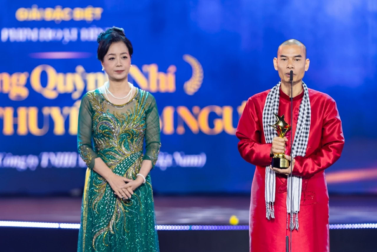 Phim Mưa đỏ thắng lớn tại Ngôi sao xanh 2025 Phim Mưa đỏ thắng lớn tại Ngôi sao xanh 2025