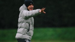 HLV Rosenior ra mắt ấn tượng, Chelsea giành chiến thắng vang dội