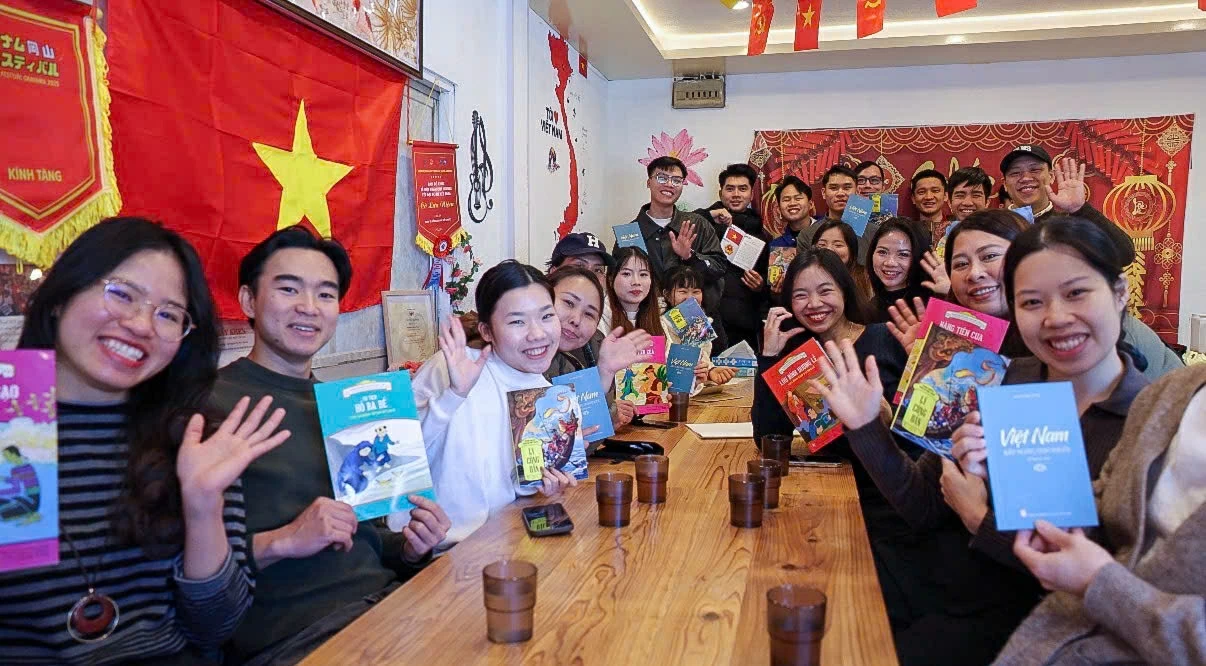 Các bạn trẻ tham dự Ngày hội đọc sách của cộng đồng người Việt tại Osaka. (Nguồn: LSQ Osaka)