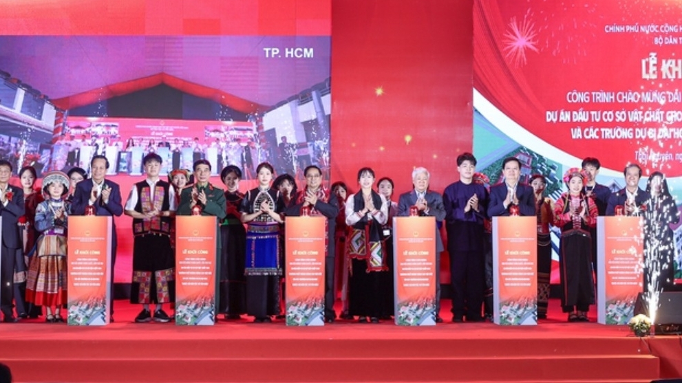 Thủ tướng Phạm Minh Chính dự lễ khởi công các dự án trường học vùng cao chào mừng Đại hội XIV