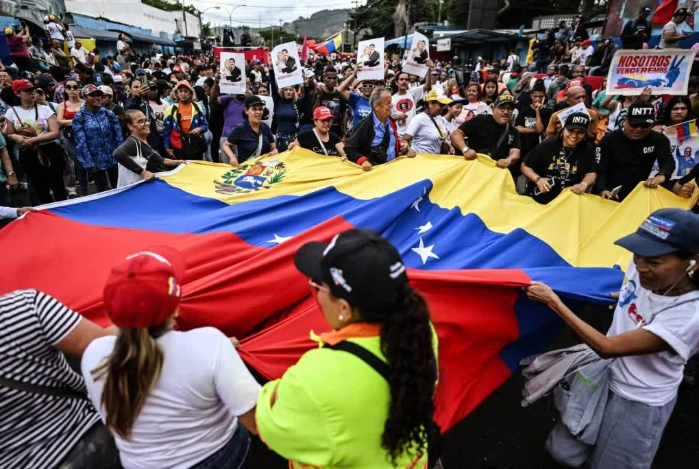 Tình hình Venezuela: Ông Trump tuyên bố Mỹ thay Cuba bảo vệ Caracas, nhà ngoại giao Nga bất ngờ tiết lộ một điều Tình hình Venezuela: Tổng thống Trump tuyên bố Mỹ thay Cuba bảo vệ Caracas, nhà ngoại giao Nga bất ngờ tiết lộ một điều