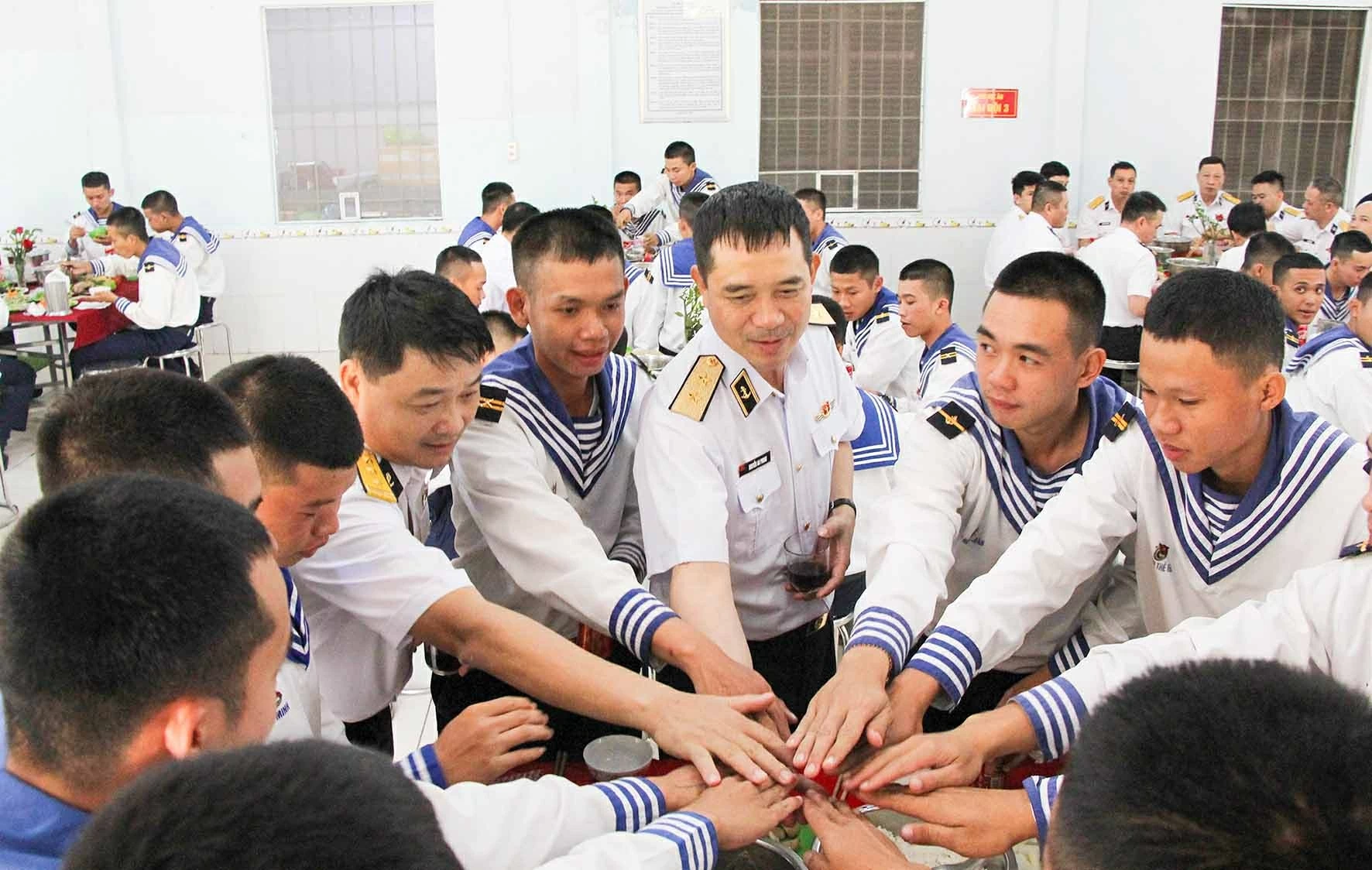 Giữ vững ‘trận địa tư tưởng’ từ đất liền đến đảo xa Giữ vững ‘trận địa tư tưởng’ từ đất liền đến đảo xa