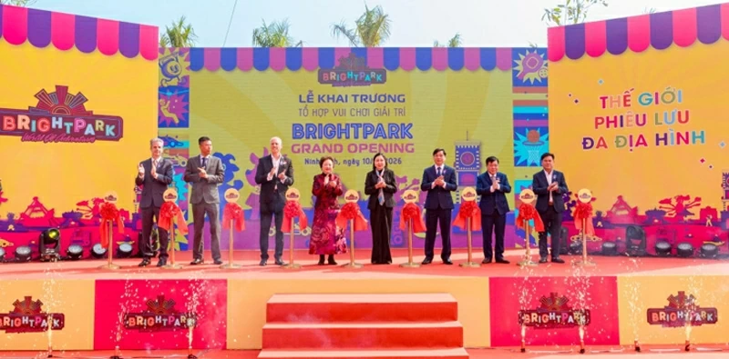 Chính thức cắt băng khai trương Tổ hợp Công viên Giải trí BRIGHTPARK.