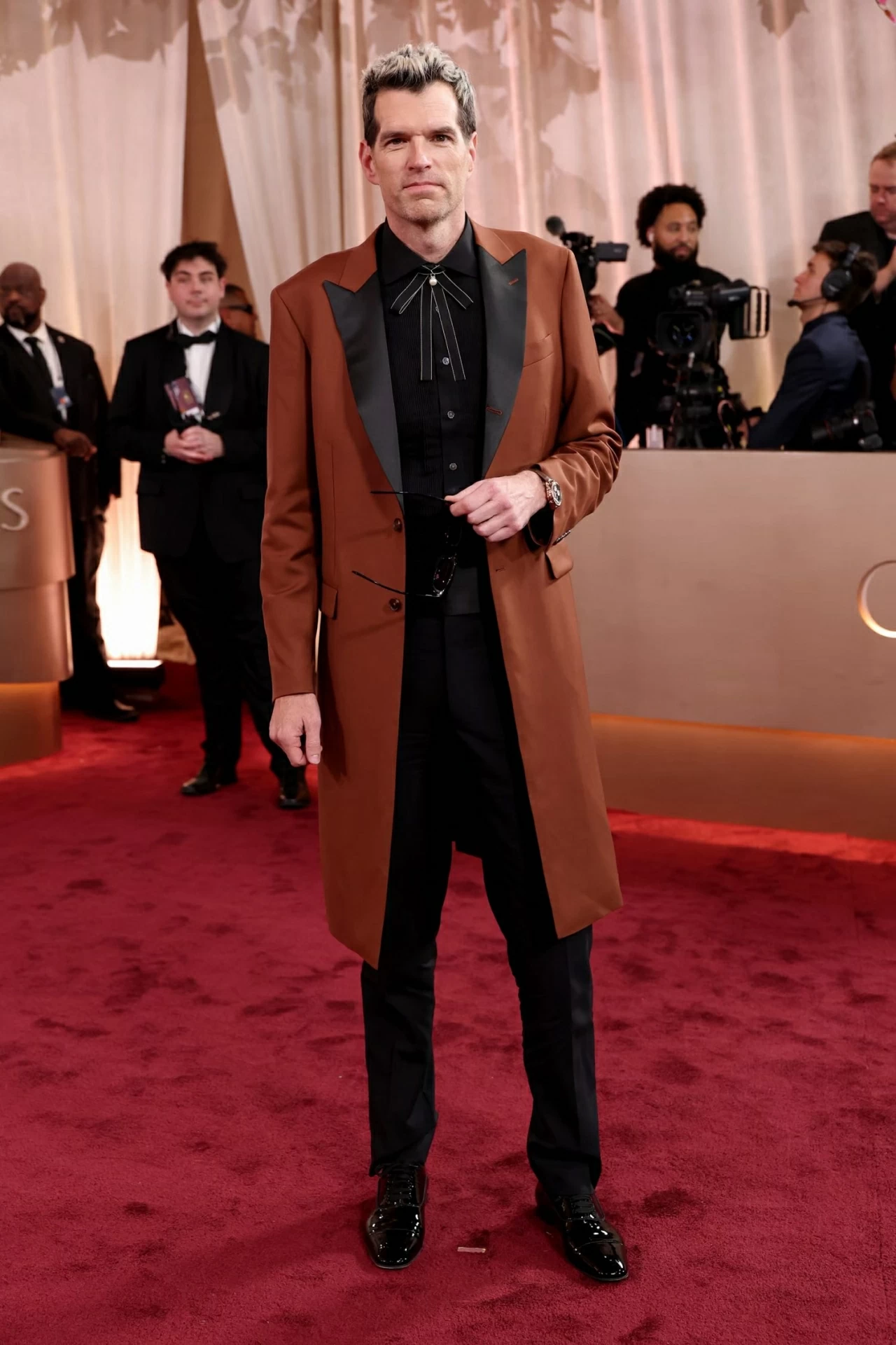 Nhìn lại những bộ cánh rực rỡ trên thảm đỏ lễ trao giải Quả cầu vàng 2026